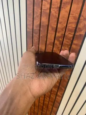 Samsung Galaxy S22 (Used)