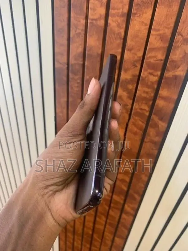 Samsung Galaxy S22 (Used)