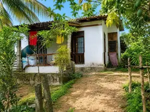 හෝමාගම – ගොඩගමෙන් අඩක් නිමකළ දෙමහල් නිවසක් / KM 13871