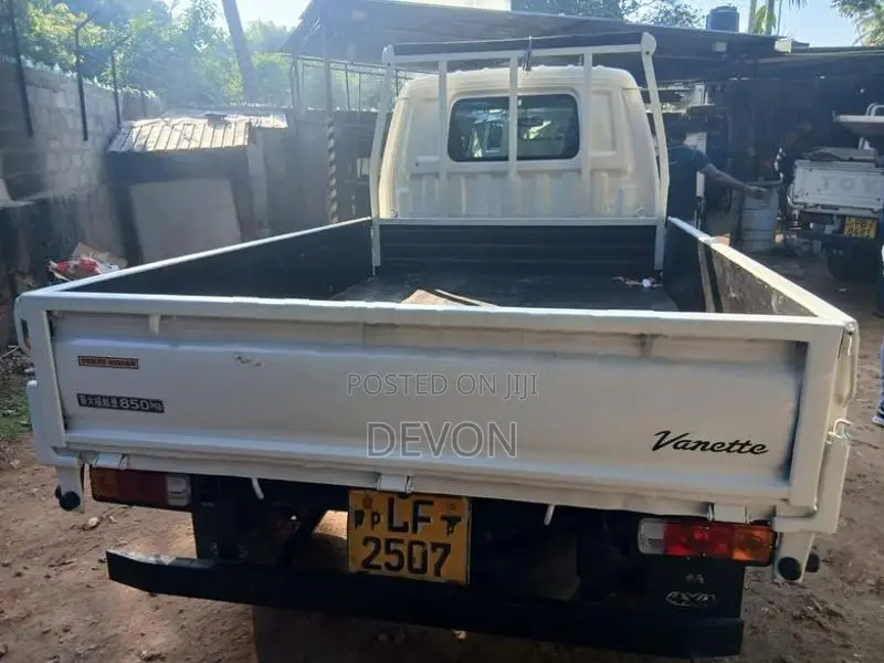 Nissan Vanette 2003