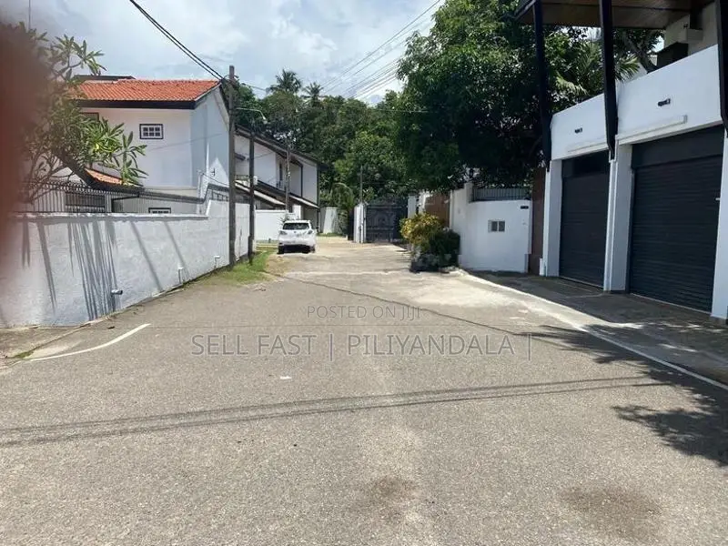 Three Storied Luxury House Kirulapone