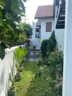 Luxury modern villa type house with pool Rajagiriya