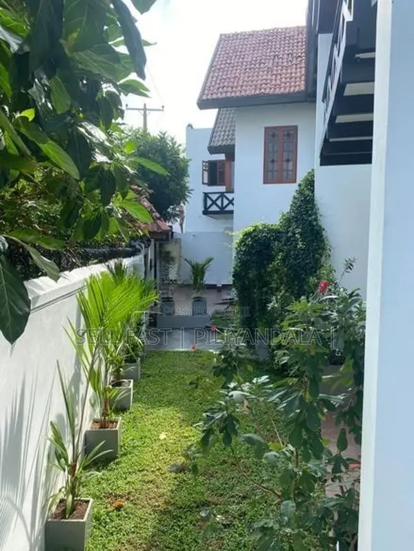 Luxury modern villa type house with pool Rajagiriya