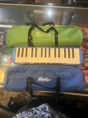 Melodica 32keys Plastic box ( Brand new )