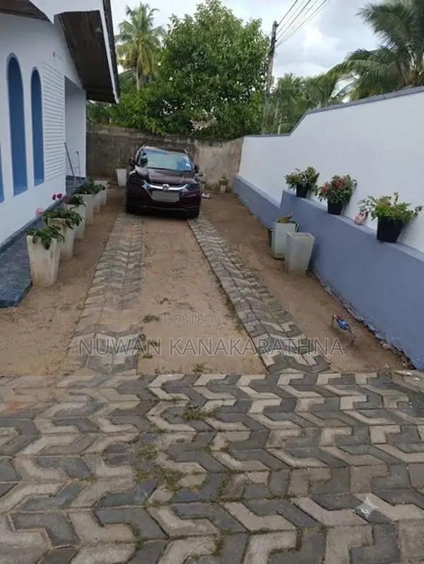 Spacious 4BR House for Rent in Kadawatha – Prime Location