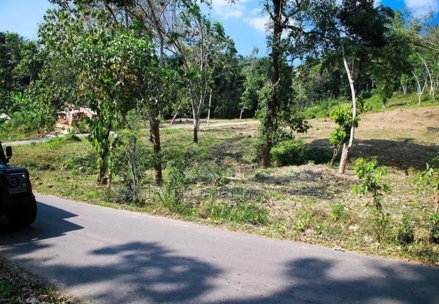කයිකාවල සාරද මාවතට මුහුණලා ඉඩමක්
