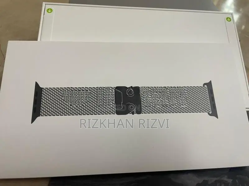 Apple Watch Ultra 3 Titanium Milanese Band