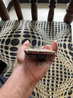 Apple iPhone XS (Used)