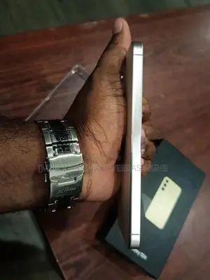 Samsung Galaxy S24 (Used)