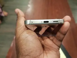 Samsung Galaxy S24 (Used)