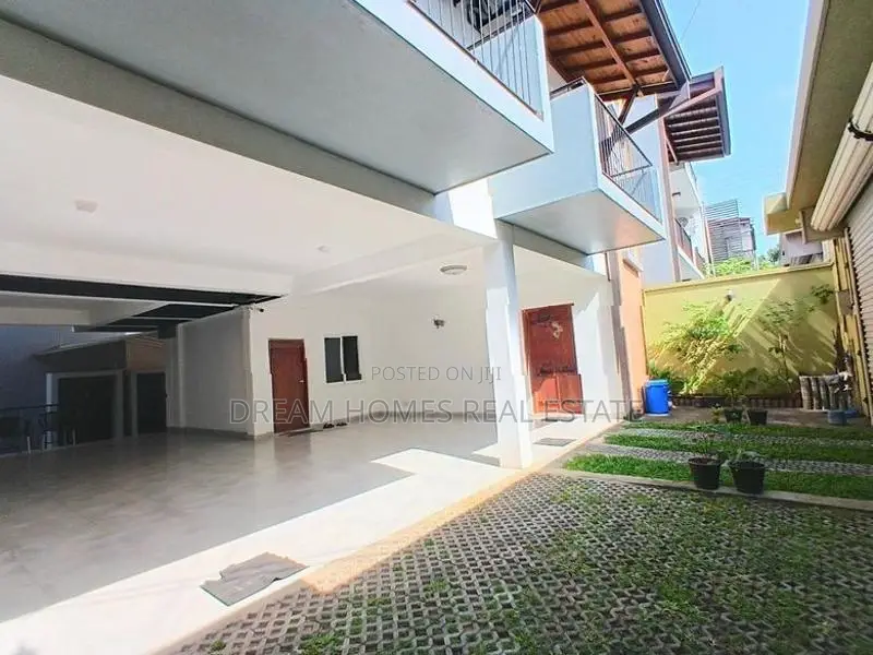 Madiwela Luxury 3 Bed Furnished Vill for Rent
