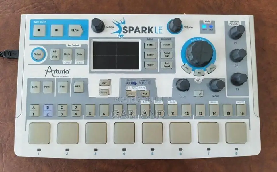 Arturia SparkLE Hybrid Drum Machine-Japan