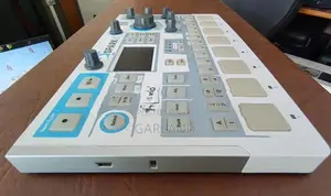 Arturia SparkLE Hybrid Drum Machine-Japan
