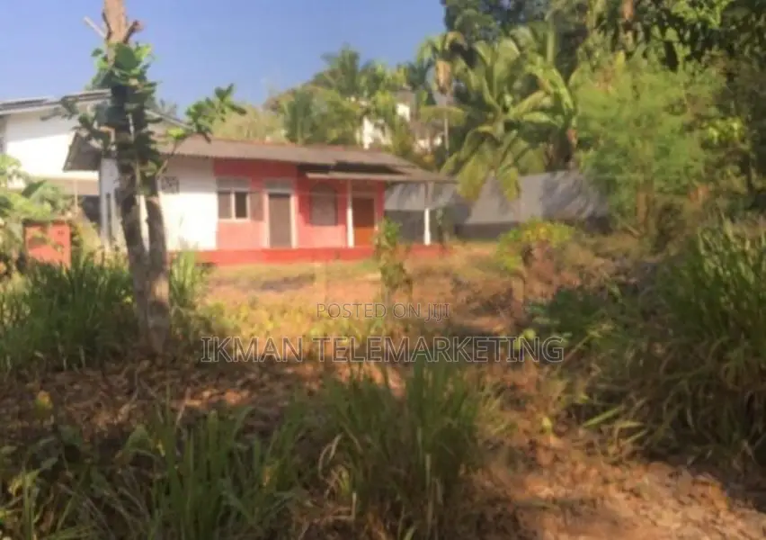 Land with Small Unit for Sale – Kadawatha