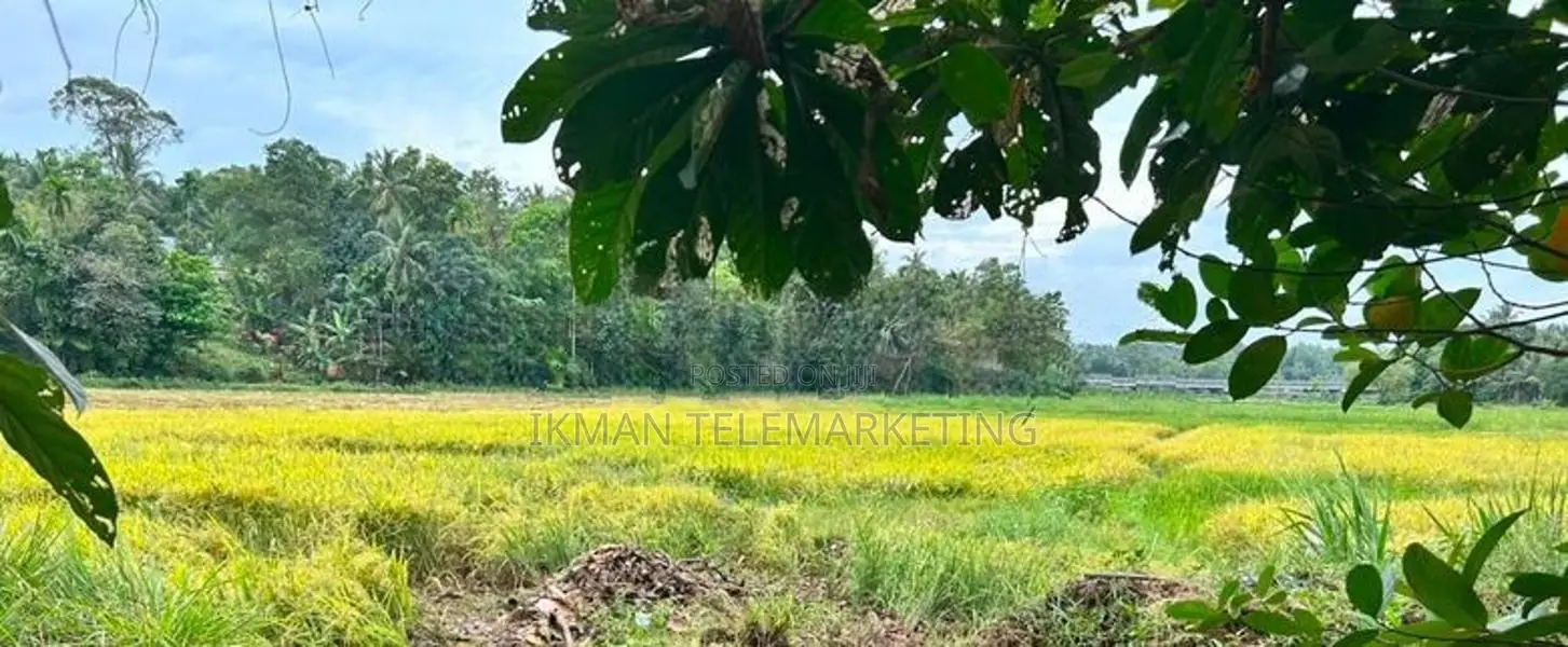 Land with Small Unit for Sale – Kadawatha