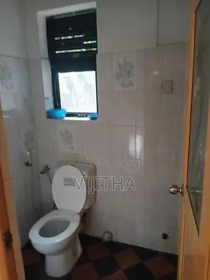Up stair unit for rent