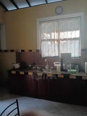 Up stair unit for rent