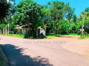 බැලුම්මහර මහජන මාවතෙන් පර්චස් 23 යි.පර්චසය