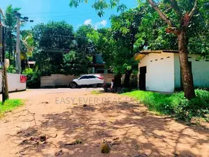 බැලුම්මහර මහජන මාවතෙන් පර්චස් 23 යි.පර්චසය