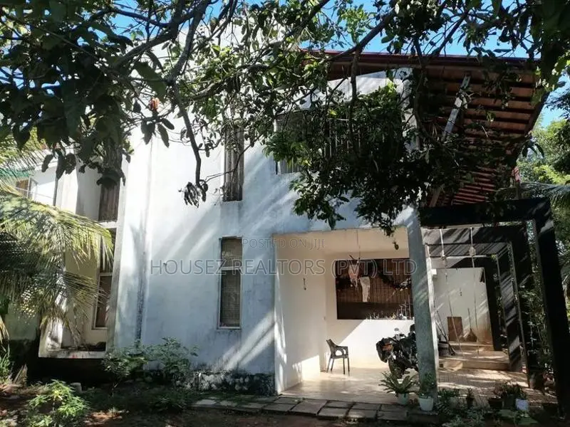 Spacious 3 Bedroom House for Sale in Kadawatha
