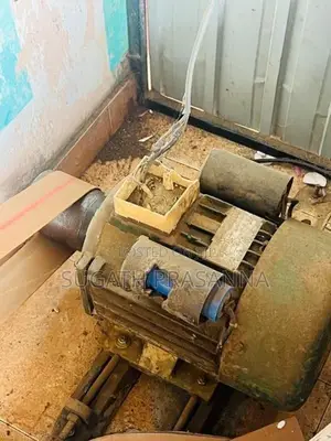මිරිස් ඇඹරුම් යන්ත්‍රය සහ හාල්