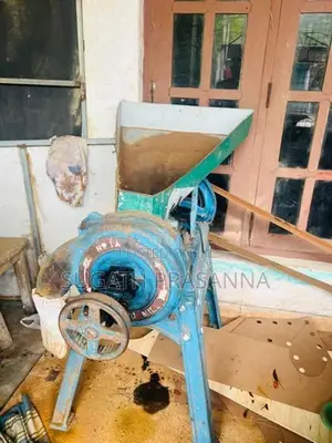 මිරිස් ඇඹරුම් යන්ත්‍රය සහ හාල්