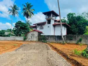 Yakkala නුවර පාරට සමීපව සංවර්ධනය කර ඇති බිම් කොටස් විකිණීමට