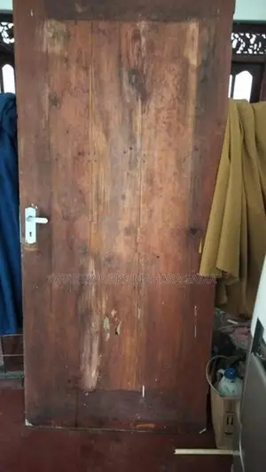 USED WOODEN DOORS