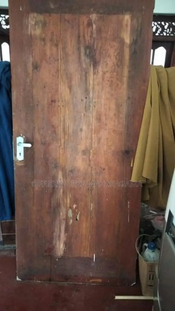 USED WOODEN DOORS