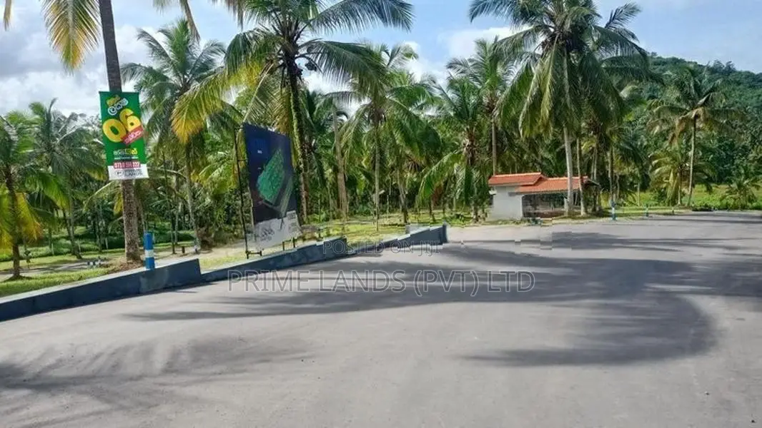 කඩවත වෑබඩ පාරෙන් බිම් කොටස්