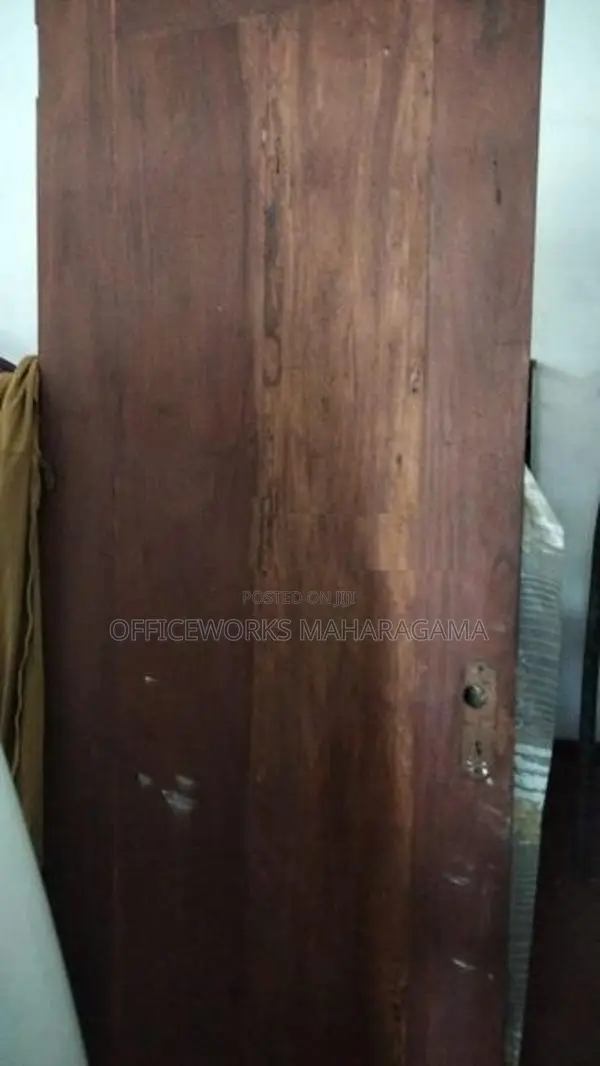 USED WOODEN DOORS