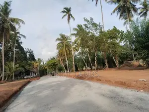 වේයන්ගොඩ මීරිගම පාරට මායින්ව ඉඩම්