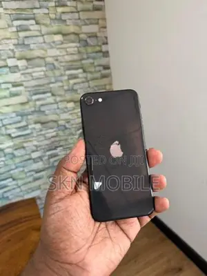 Apple iPhone SE 2 128GB (Used)