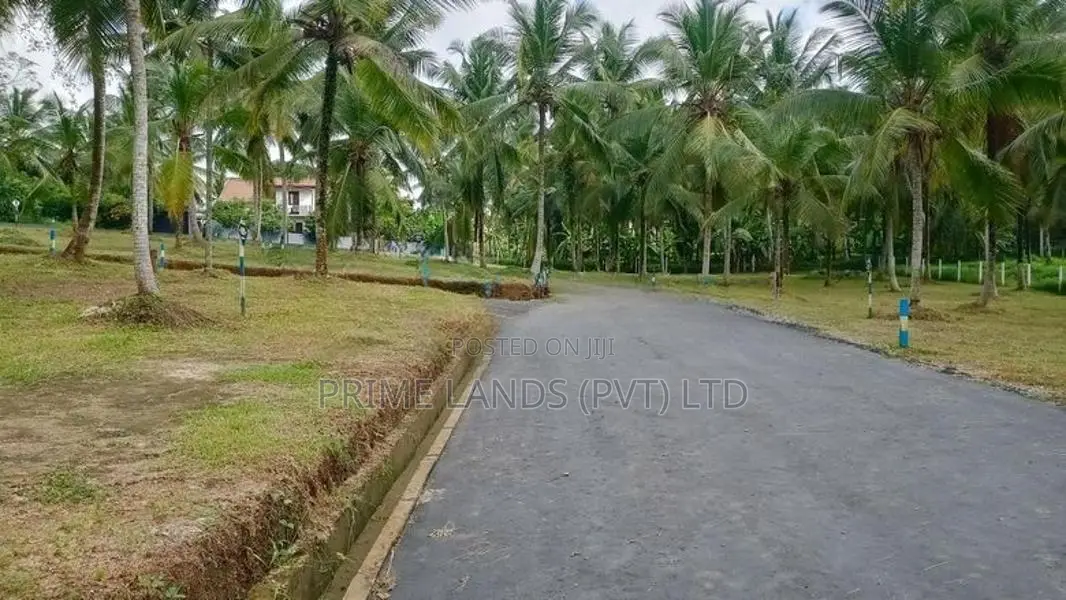 කඩවත වෑබඩ පාරෙන් බිම් කොටස්
