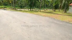 කඩවත වෑබඩ පාරෙන් බිම් කොටස්