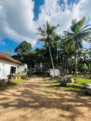 Commercial Building with Land for Rent Matara City