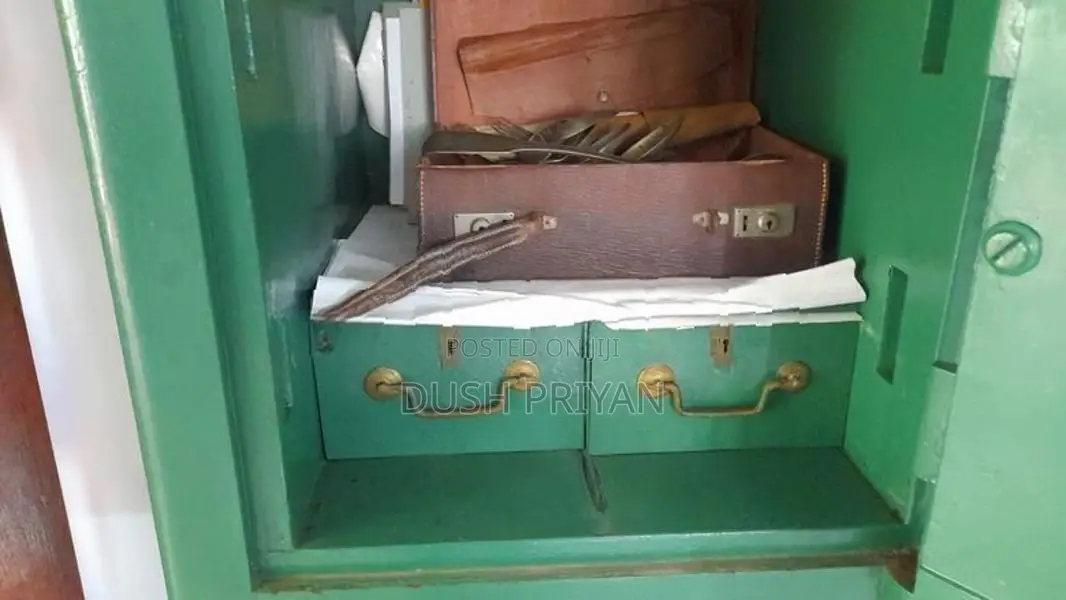 Antique British Bent Steel Safe – Samuel Withers with Co. Ltd.