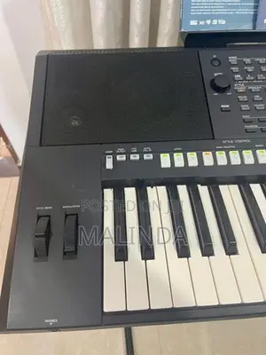 Yamaha PSR S 750