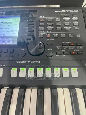 Yamaha PSR S 750