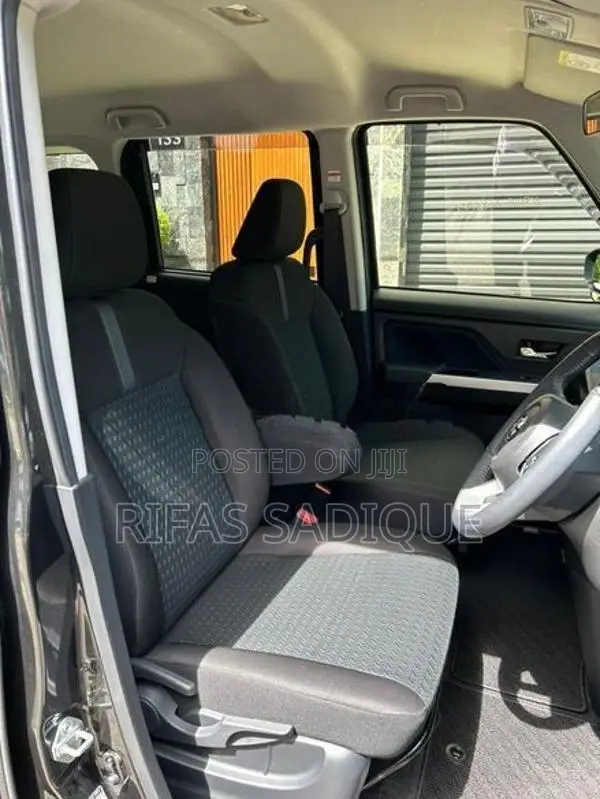 Toyota Roomy GS Costoum 2023