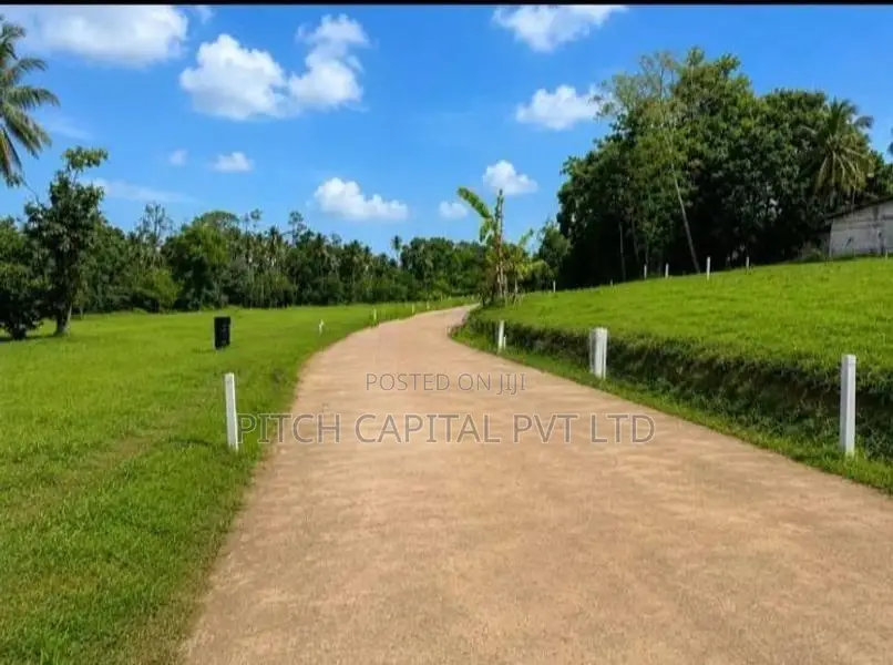 Kahathuduwa අධිවේගී පිවිසුමට ආසන්නයෙන් අගනා බිම්කොටස් විකිණීමට