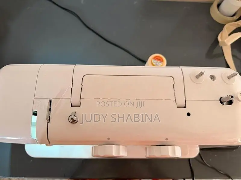 Singer Sewing Machine SM024