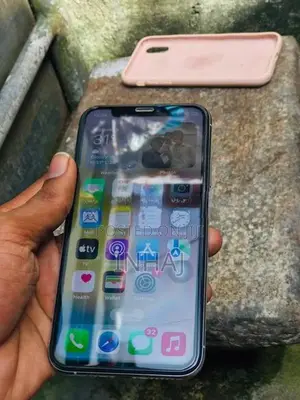 Apple iPhone XS (Used)