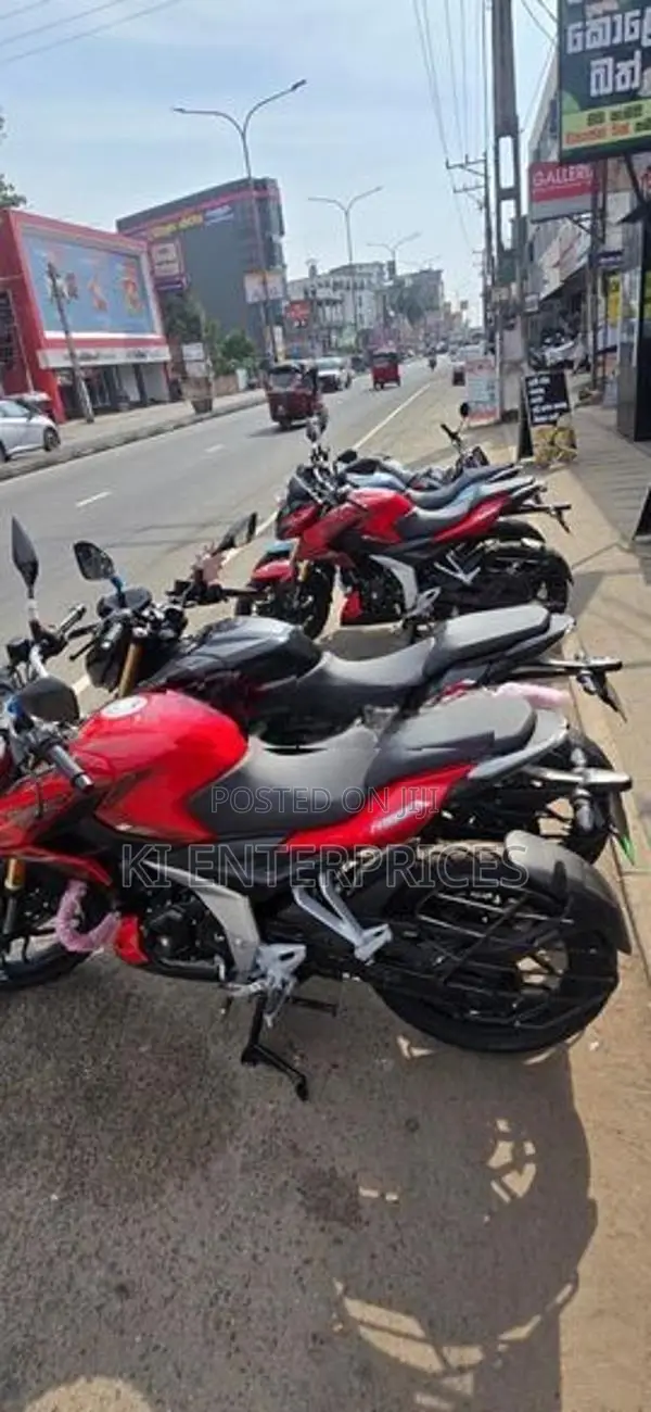 Bajaj Pulsar N160 Premium 2026