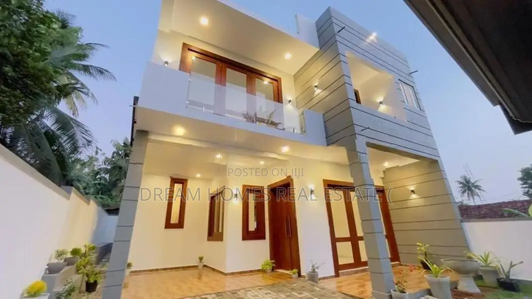 අතුරුගිරියෙන් Rooftop එකක් සහිත Luxury නිවසක් විකිණීමට