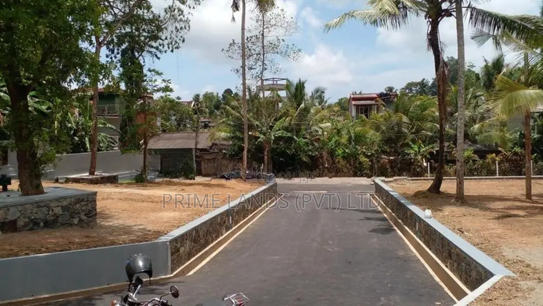 ගාල්ල කරාපිටිය රෝහලට ලගින් ඉඩමක්