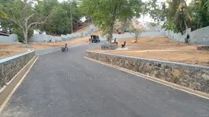 ගාල්ල කරාපිටිය රෝහලට ලගින් ඉඩමක්