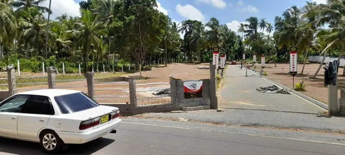 Land for Sale in Kandana Ganemulla 276 Road Commercial Plots