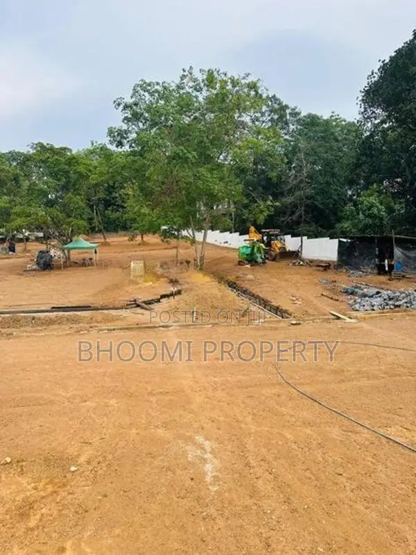 අතුරුගිරිය නගරයෙන් වටිනා බිම් කොටසක්