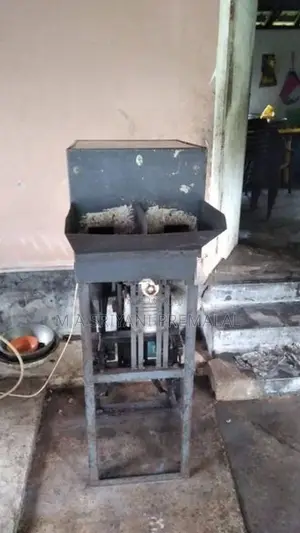 Cashew Cutting Machine